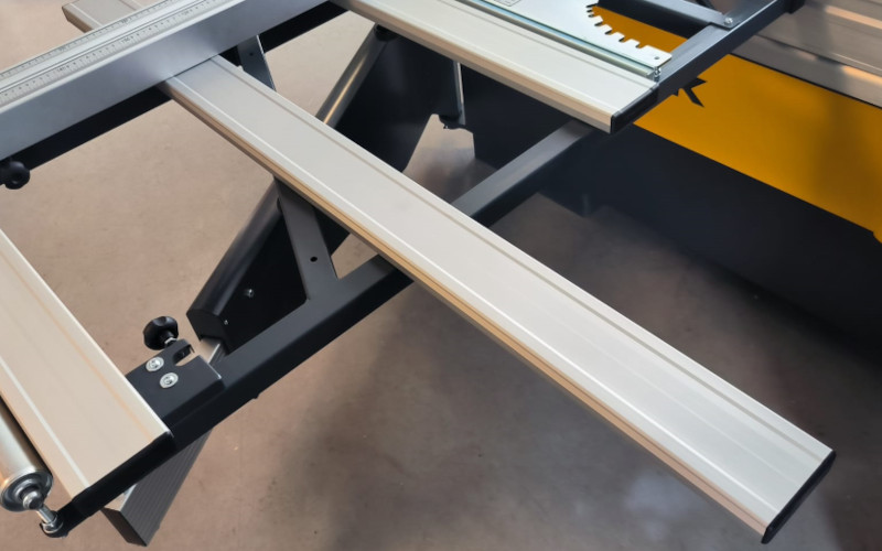 Formátovací pila rojek pf400 - digitalni odmerovani pricne pravítko